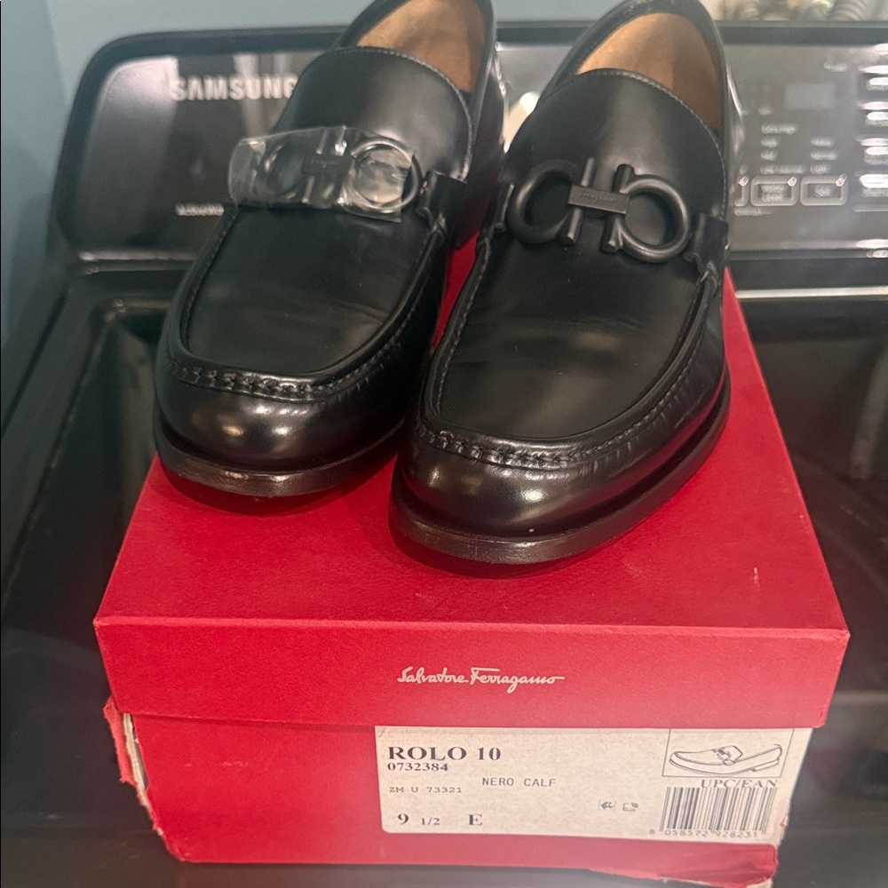 Salvatore Ferragamo Men's Black Leather Loafers